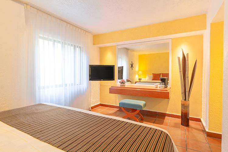 Junior suite-king Racquet Cuernavaca Hotel